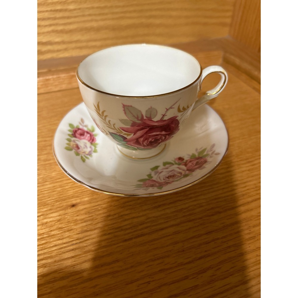 Vintage Royal Albert Cup‎ and Saucer Pink Rose Floral Gold Trim Bone China - Picture 2 of 7